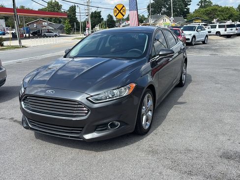 Used 2015 Ford Fusion SE w/ Equipment Group 201A FWD image 3