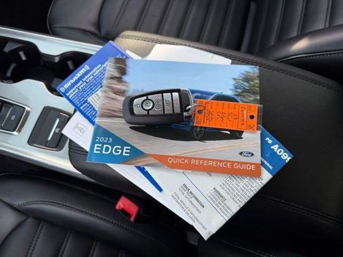 Used 2023 Ford Edge SEL w/ Convenience Package image 4