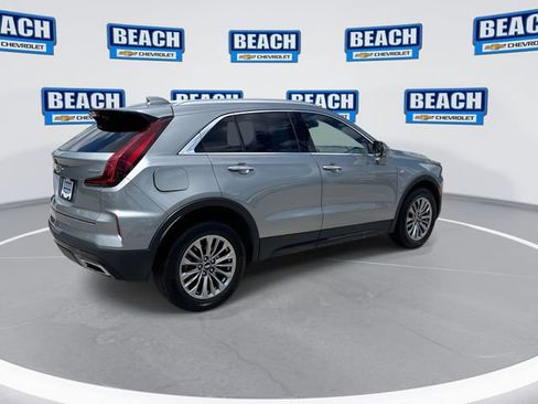 Used 2025 Cadillac XT4 Premium Luxury FWD image 8