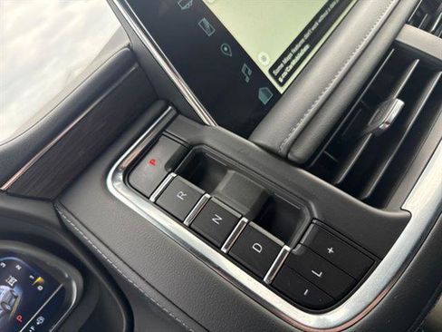 Used 2024 Chevrolet Tahoe Z71 w/ Luxury Package image 19