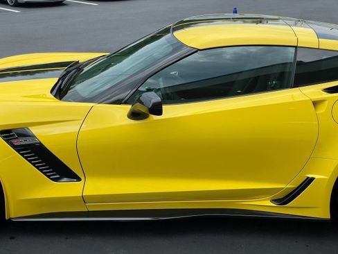 Used 2016 Chevrolet Corvette Z06 w/ Z07 Performance Package RWD image 17
