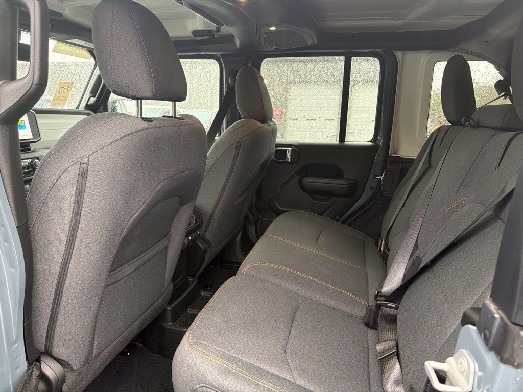 Used 2024 Jeep Wrangler Unlimited AWD/4WD image 12