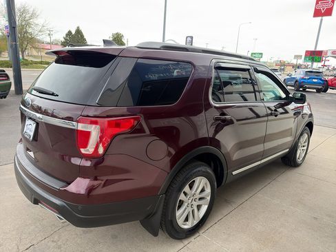 Used 2018 Ford Explorer XLT AWD/4WD image 5