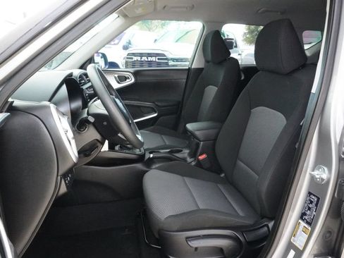 Used 2023 Kia Soul LX w/ LX Technology Package FWD image 24