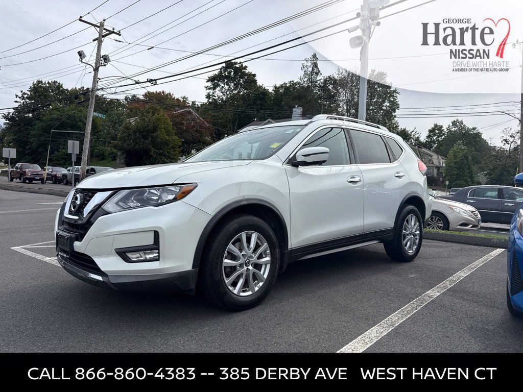Used 2017 Nissan Rogue SV w/ SV Premium Package AWD/4WD image 2