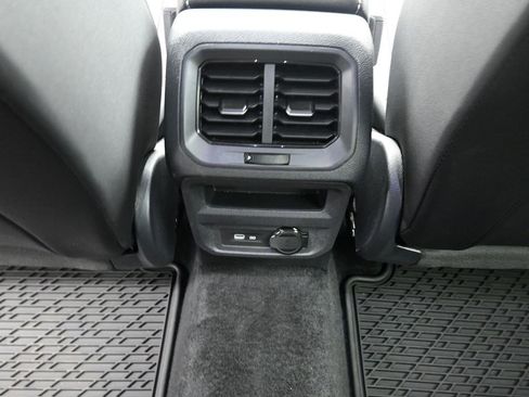 Used 2024 Volkswagen Tiguan SE image 22