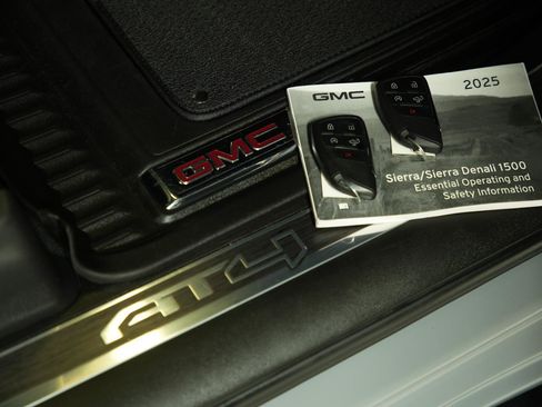 Used 2025 GMC Sierra 1500 AT4 w/ AT4 Premium Package AWD/4WD image 18