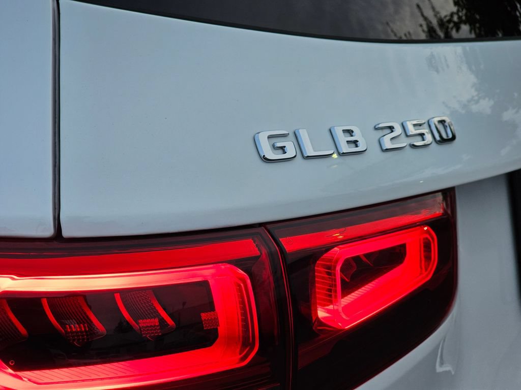 Used 2021 Mercedes-Benz GLB 250 4MATIC image 10