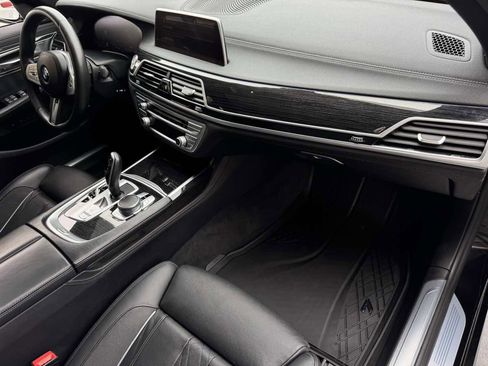 Used 2020 BMW 740i w/ M Sport Package image 23