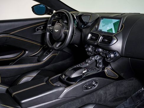 Used 2019 Aston Martin V8 Vantage Roadster RWD image 16
