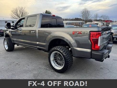 Used 2019 Ford F250 Platinum w/ Platinum Ultimate Package image 4