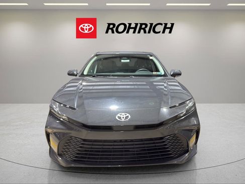 Used 2025 Toyota Camry LE AWD/4WD image 2