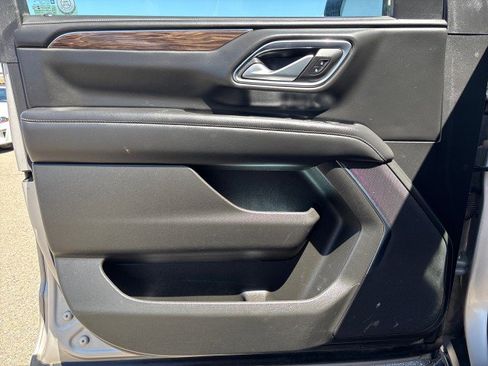 Used 2022 Chevrolet Suburban LS image 8