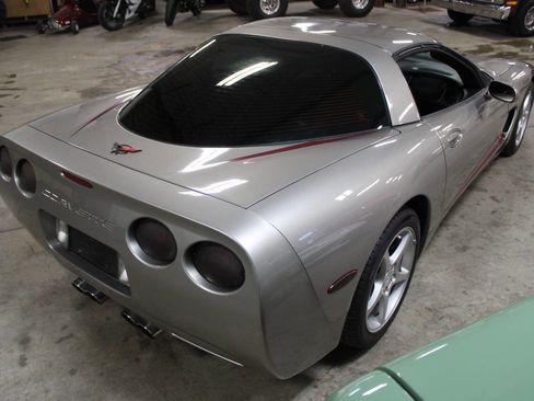 Used 2001 Chevrolet Corvette Coupe w/ Preferred Equipment Group2 image 17