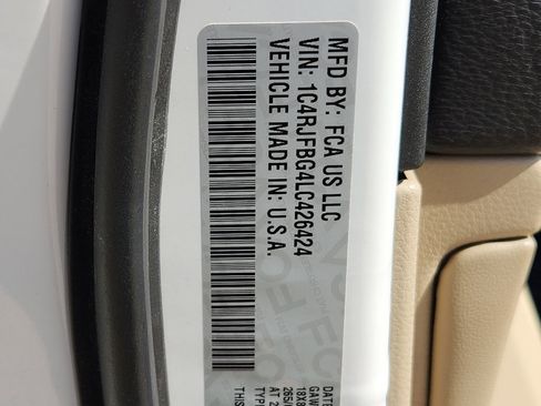 Used 2020 Jeep Grand Cherokee Limited w/ Premium Lighting Group image 40