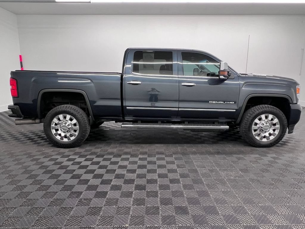 Used 2018 GMC Sierra 2500 Denali w/ Duramax Plus Package AWD/4WD image 8