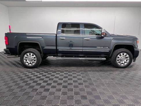 Used 2018 GMC Sierra 2500 Denali w/ Duramax Plus Package AWD/4WD image 8