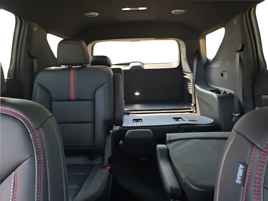 New 2026 Chevrolet Traverse RS w/ LPO, Floor Liner Package AWD/4WD image 33