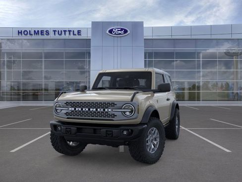New 2025 Ford Bronco Badlands image 2