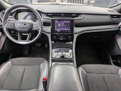 Used 2024 Jeep Grand Cherokee Altitude image 13