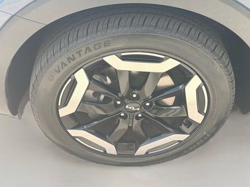 Used 2025 Kia Telluride S AWD/4WD image 11