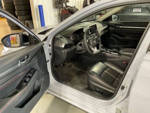 Used 2023 Nissan Altima 2.5 SR image 8