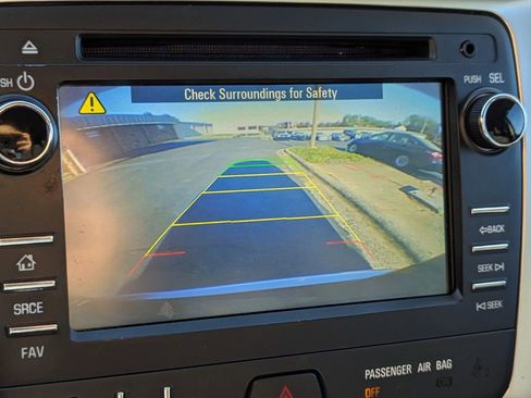Used 2015 GMC Acadia SLE AWD/4WD image 16