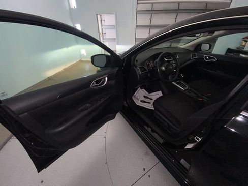 Used 2019 Nissan Sentra SR FWD image 11
