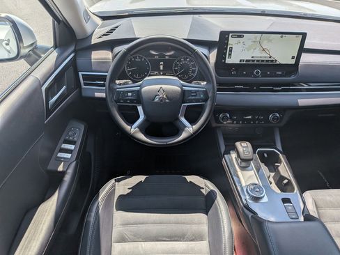 Used 2025 Mitsubishi Outlander SE FWD image 33