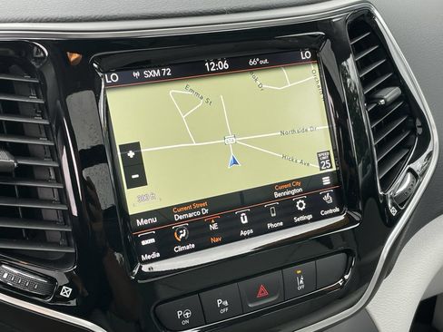 Used 2022 Jeep Cherokee Limited w/ Elite Package AWD/4WD image 34