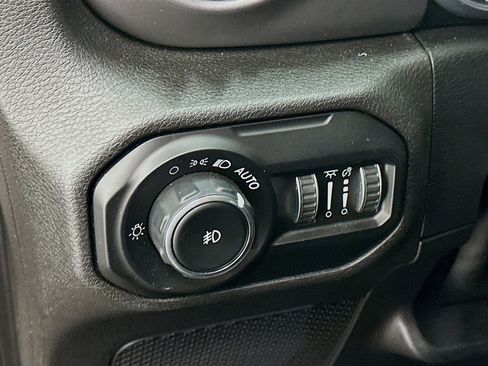 Used 2021 Jeep Wrangler Sport S image 17