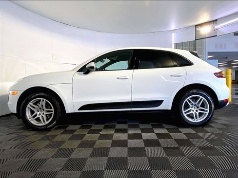 Certified 2018 Porsche Macan AWD/4WD image 2