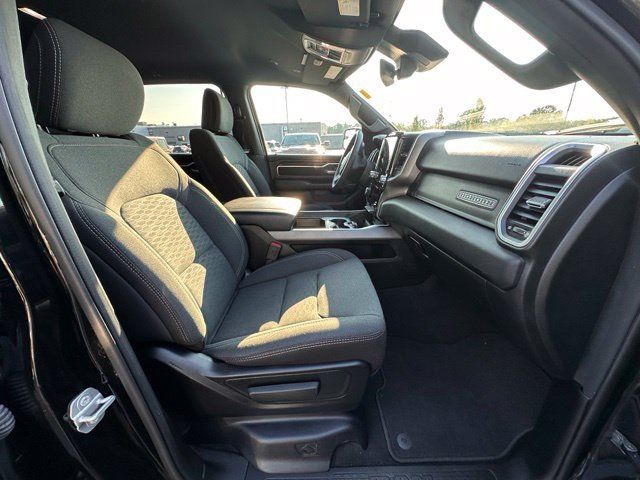 Used 2025 RAM 1500 Big Horn AWD/4WD image 32