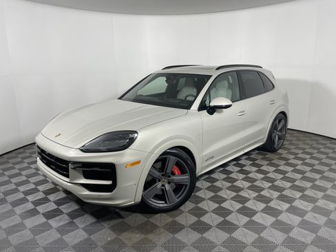Used 2025 Porsche Cayenne GTS AWD/4WD image 1