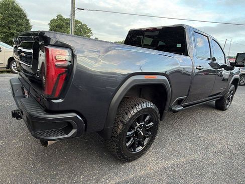 Used 2024 GMC Sierra 2500 AT4 w/ AT4 Premium Plus Package AWD/4WD image 9