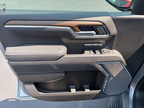 Used 2025 Chevrolet Silverado 1500 High Country w/ Technology Package AWD/4WD image 10