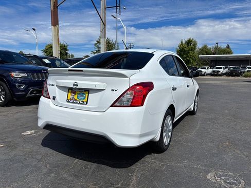 Used 2018 Nissan Versa SV FWD image 3