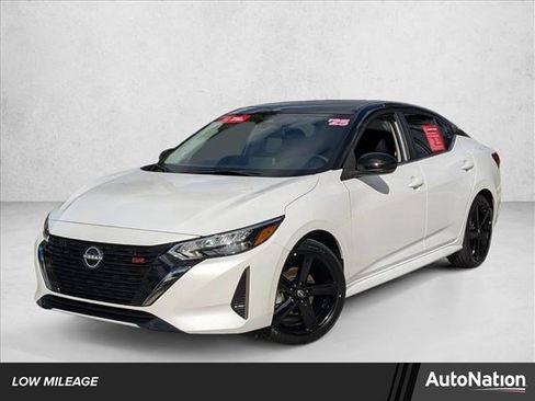 Certified 2025 Nissan Sentra SR FWD image 1