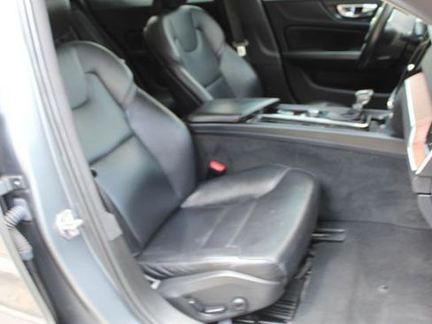 Used 2021 Volvo S60 T5 Momentum image 29