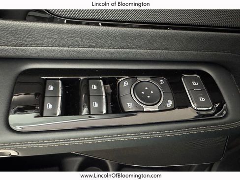 New 2026 Lincoln Aviator AWD image 37