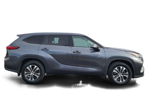 Used 2020 Toyota Highlander XLE image 2