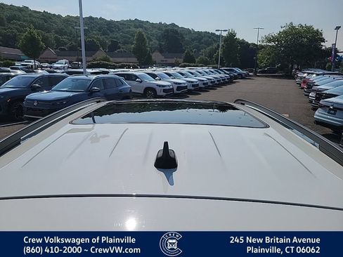 Certified 2021 Volkswagen Tiguan SE w/ Panoramic Sunroof Package AWD/4WD image 30