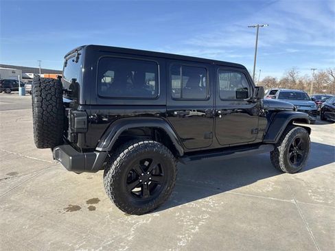 Used 2021 Jeep Wrangler Unlimited Sahara image 2