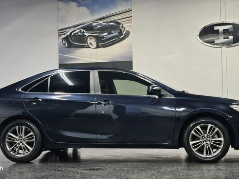 Used 2017 Toyota Camry SE FWD image 19
