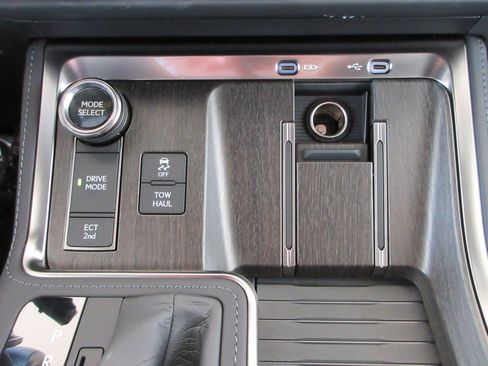 Used 2026 Lexus GX 550 w/ Accessory Package (2T) AWD/4WD image 50