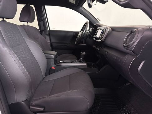 Used 2019 Toyota Tacoma TRD Off-Road AWD/4WD image 19