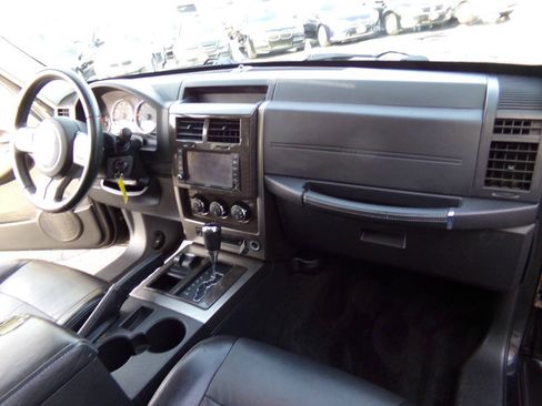 Used 2012 Jeep Liberty Limited Jet w/ Comfort/Convenience Group AWD/4WD image 24
