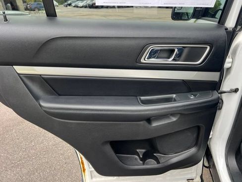 Used 2016 Ford Explorer XLT w/ Equipment Group 202A AWD/4WD image 18