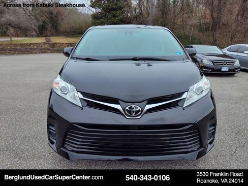 Used 2018 Toyota Sienna LE image 9