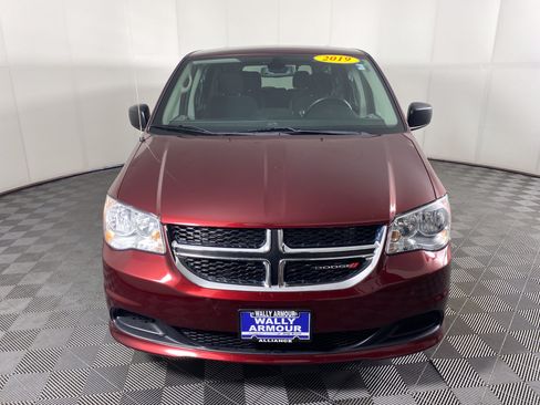 Used 2019 Dodge Grand Caravan SE w/ UConnect Hands-Free Group FWD image 9